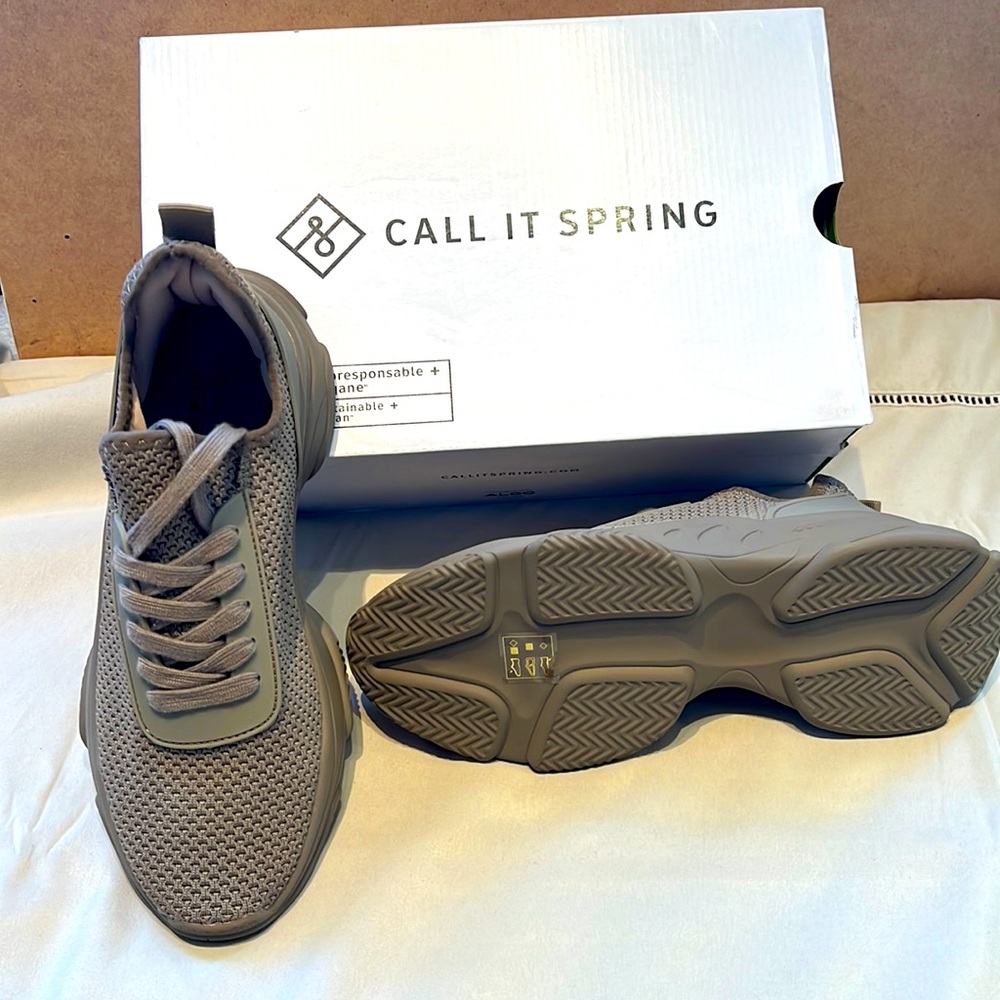 NEW Call it Spring B.E.D Foam Sneakers, Size US 10